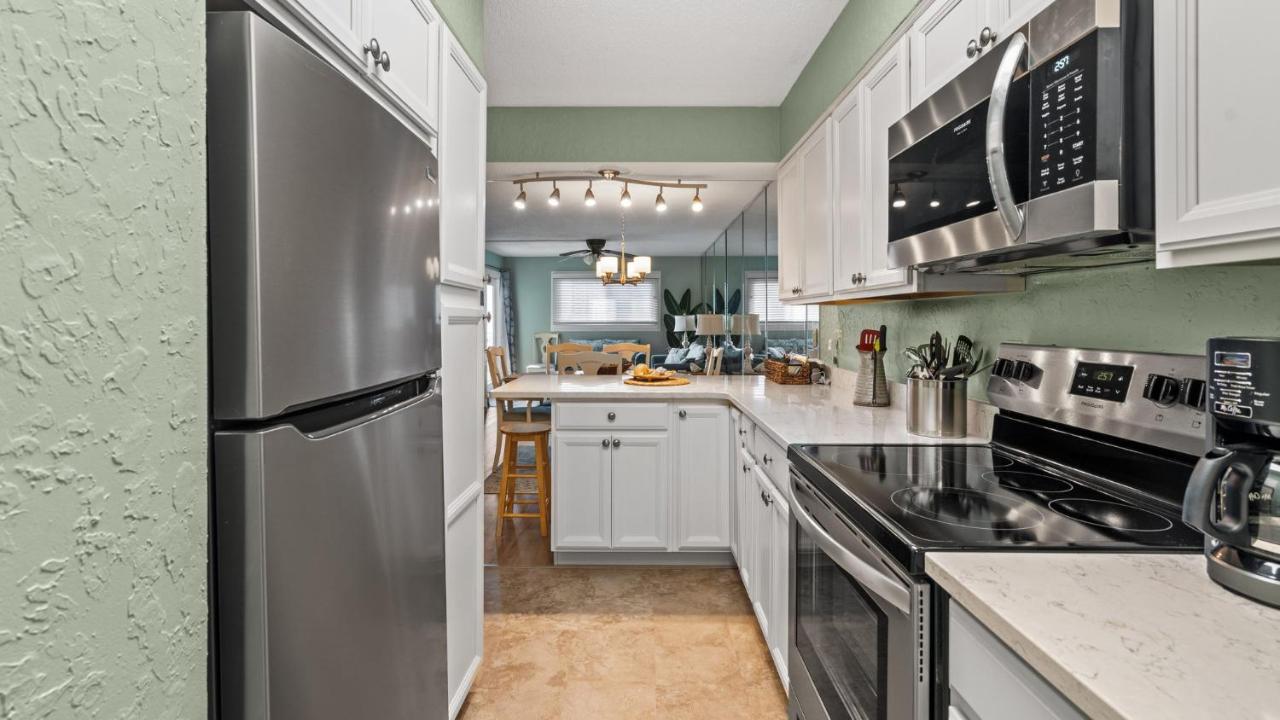 Regency Towers 304 - Gulf Front, Sunset Views, Pool, Hot Tub, Tiki Hut & More! *