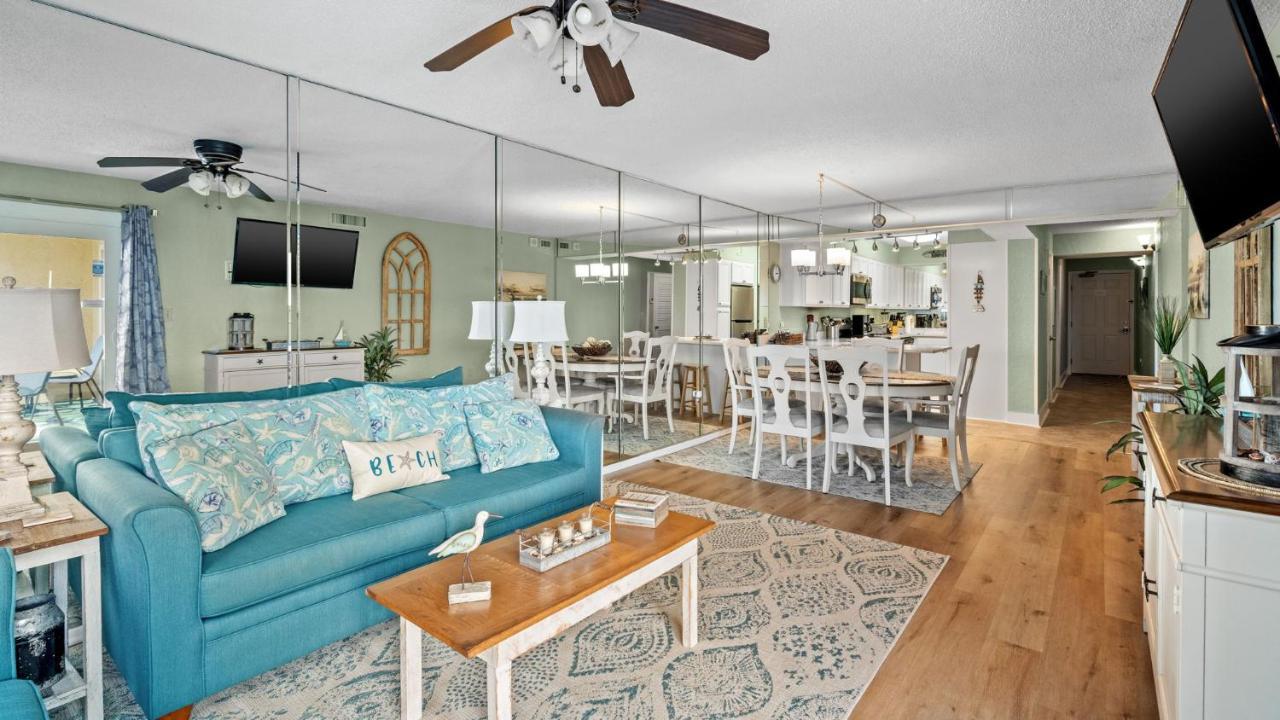 Aparthotel Regency Towers 304 - Gulf Front, Sunset Views, Pool, Hot Tub, Tiki Hut & More!
